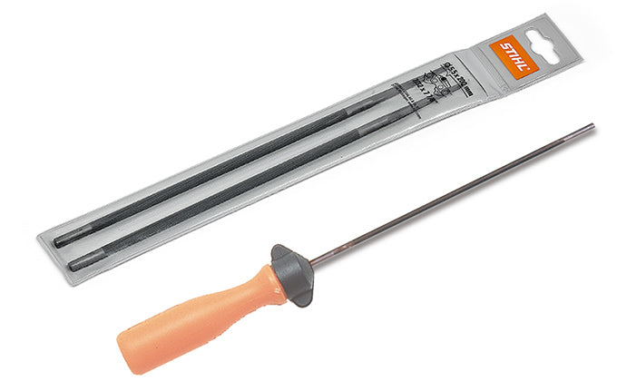 Dettaglio delle lime tonde Stihl con piano d'appoggio in legno