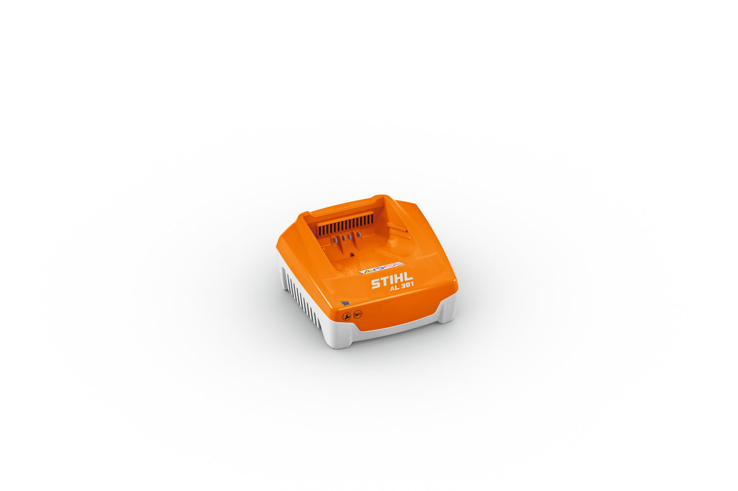 Caricatore rapido Stihl AL 301 accanto a batteria in fase di ricarica