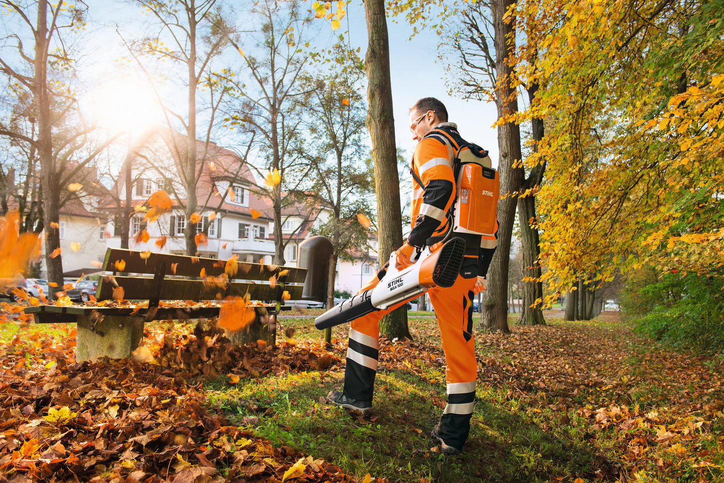 Soffiatore a batteria STIHL BGA 100 con accessorio cinghia