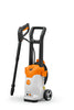 Visione laterale della Stihl RE 80 con tubo ad alta pressione connesso.