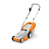 Vista frontale del tosaerba a batteria STIHL RMA 235