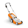 Vista laterale del tosaerba a batteria STIHL RMA 235 in giardino