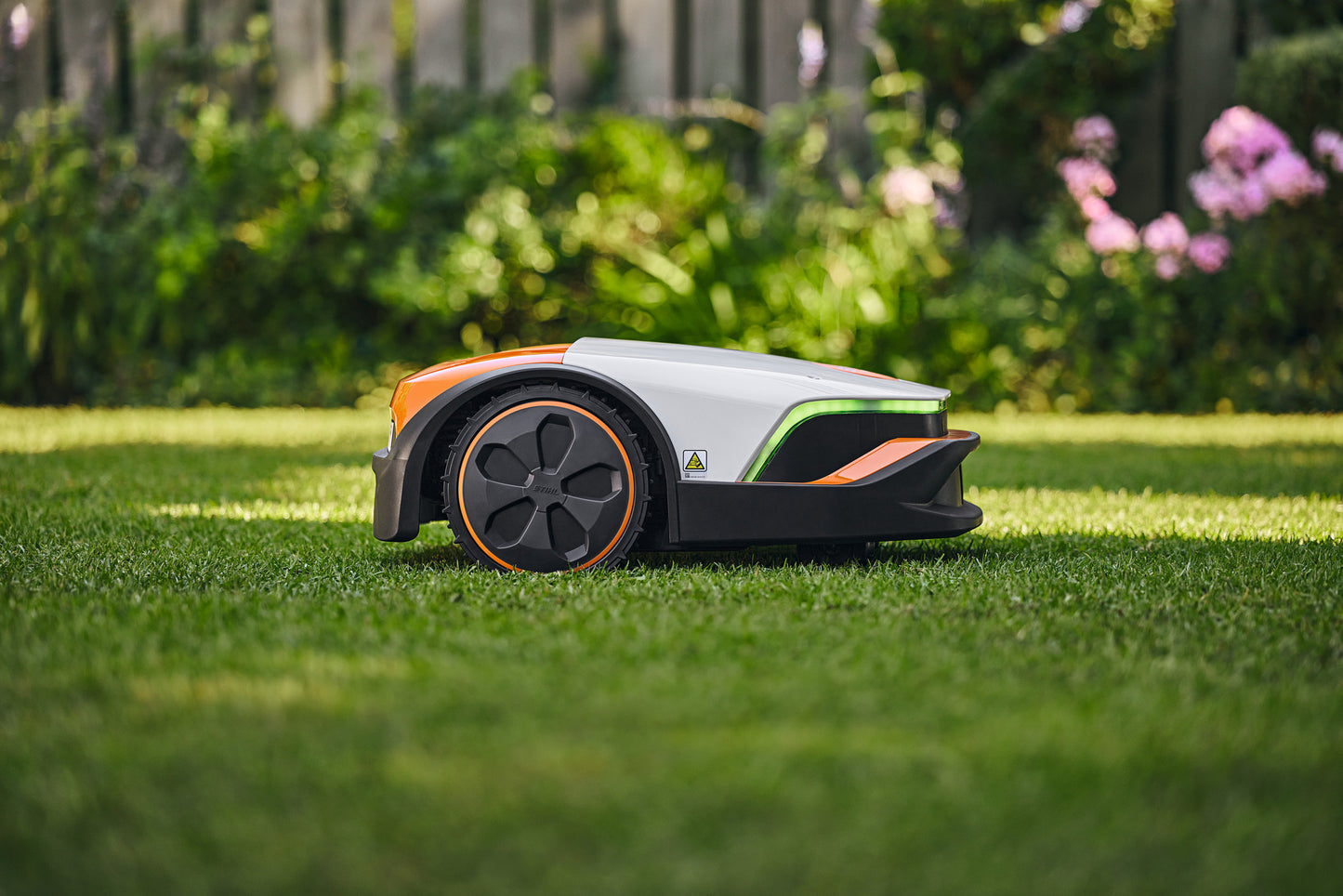 Sistema LED del robot iMOW 5 in funzione