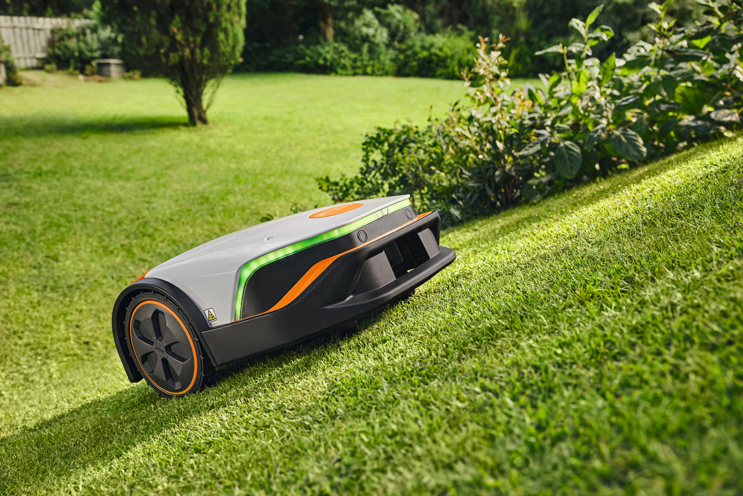 Esposizione di varie modalità del robot iMOW 5