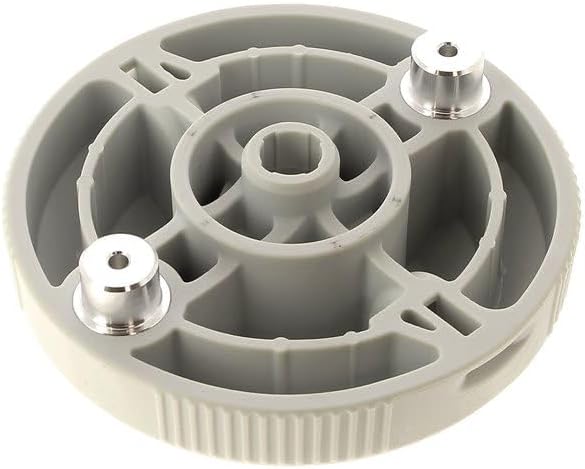 Ruota di ricambio per elettrodomestici, componente in plastica grigia con due supporti metallici, ideale per lavastoviglie e altri apparecchi. Accessorio di alta qualità per riparazioni e manutenzioni efficienti.