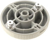 Ruota di ricambio per elettrodomestici, componente in plastica grigia con due supporti metallici, ideale per lavastoviglie e altri apparecchi. Accessorio di alta qualità per riparazioni e manutenzioni efficienti.