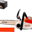 Motosega a batteria STIHL MSA 140 C con barra Rollomatic E Mini, protezione arancione per la lama, batteria agli ioni di litio AK 30 e caricabatterie. Strumento ideale per il giardinaggio e il taglio di legna.