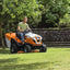 Primo piano della struttura robusta del trattorino STIHL RT 6127 ZL.