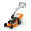 Vista frontale del tosaerba RM 248 T in funzione