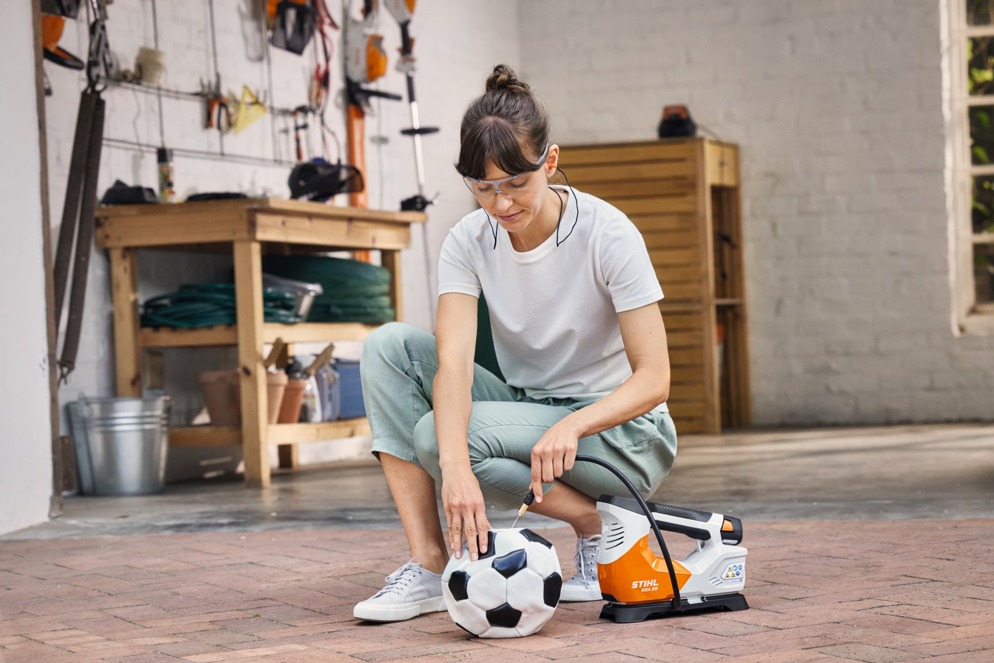 Vista posteriore del compressore a batteria Stihl KOA 20