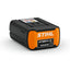 Vista frontale della batteria STIHL AP 500 S con interfaccia Bluetooth