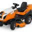 Primo piano del motore STIHL EVC 7000 del trattorino da giardino RT 5112 Z