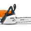 Vista frontale della motosega STIHL MS 251 su sfondo bianco