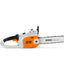 Dettaglio dell'impugnatura ergonomica della motosega elettrica STIHL MSE 210 C-BQ