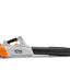 Soffiatore a batteria STIHL BGA 100 in azione su prato