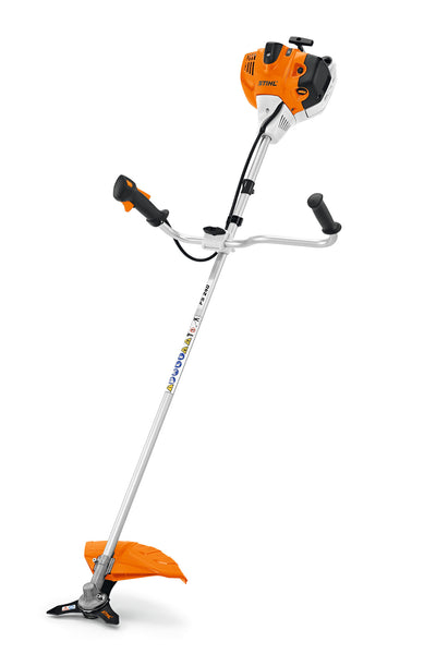 Vista laterale del Decespugliatore STIHL FS 240 con motore 2 tempi su fondo bianco