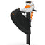 Soffiatore a batteria STIHL SHA 56 in uso su foglie