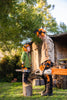 Motosega giocattolo a batterie Stihl, dettaglio pulsanti e impugnatura