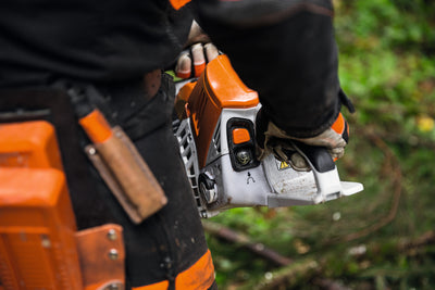 Dettaglio della barra e catena della motosega STIHL