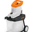 Vista frontale del biotrituratore elettrico STIHL GHE 135 L con contenitore integrato