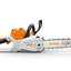 Motosega STIHL MSA 220 C-B a batteria in uso su tronco di legno