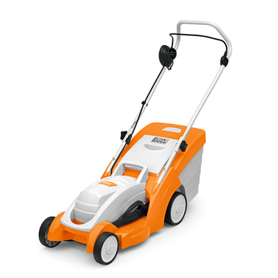Vista frontale del tosaerba elettrico RME 339 di Stihl