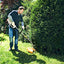 Rifinitore Elettrico STIHL FSE 81 durante l'uso su piccole superfici erbose