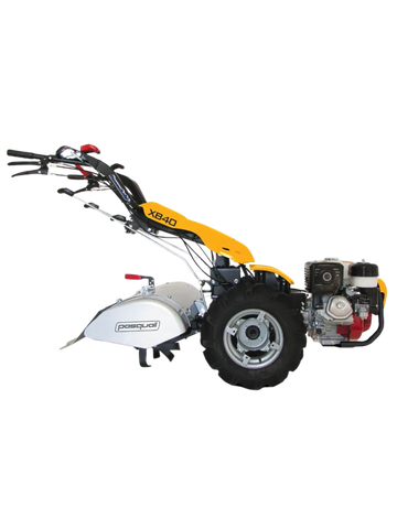 Motocoltivatore Pasquali XB40 giallo e nero con motore frontale e grandi ruote, ideale per lavori agricoli su terreni difficili. Dotato di manubrio ergonomico e copertura protettiva sulla fresa, perfetto per garantire prestazioni elevate e sicurezza in campo.